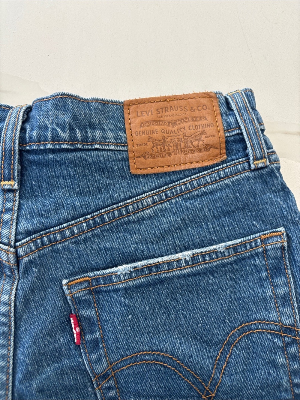 Levi’s Size 27 Dark Wash Distressed Ribcage Jean Shorts - Picture 3 of 6